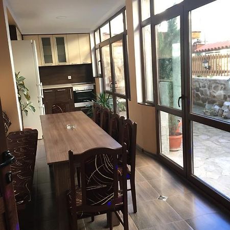 Guest House Lori Тетевен Екстериор снимка