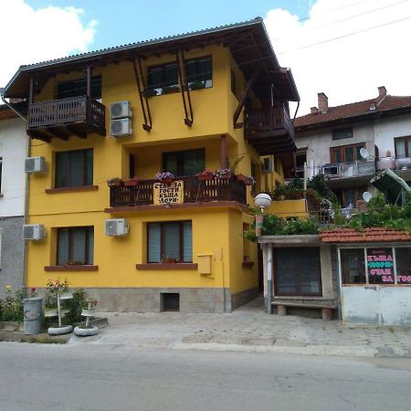 Guest House Lori Тетевен Екстериор снимка