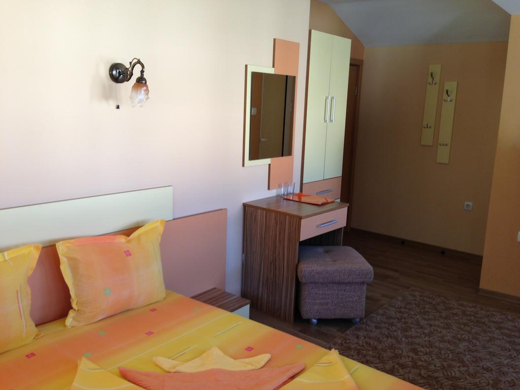 Guest House Lori Тетевен Екстериор снимка