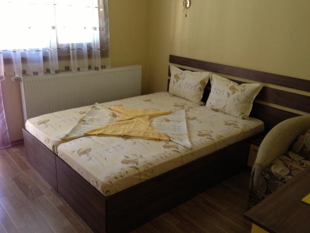 Guest House Lori Тетевен Екстериор снимка