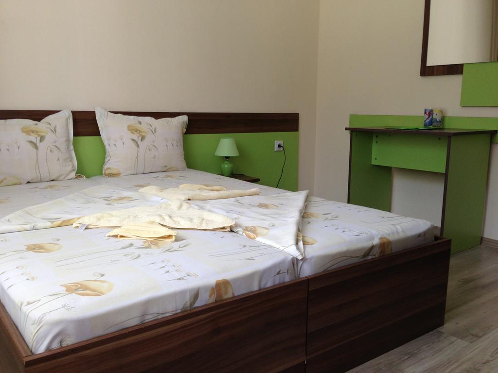 Guest House Lori Тетевен Екстериор снимка