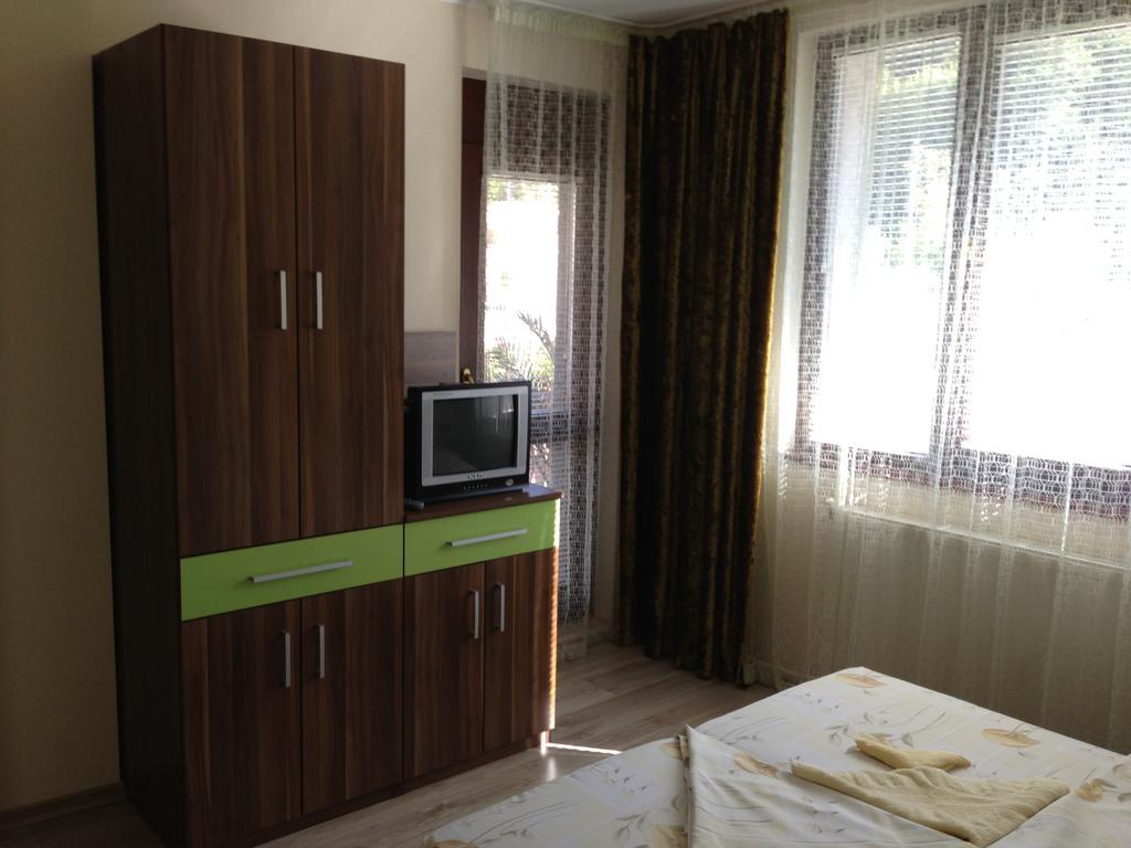 Guest House Lori Тетевен Екстериор снимка