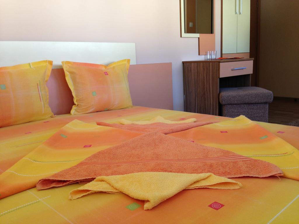 Guest House Lori Тетевен Екстериор снимка