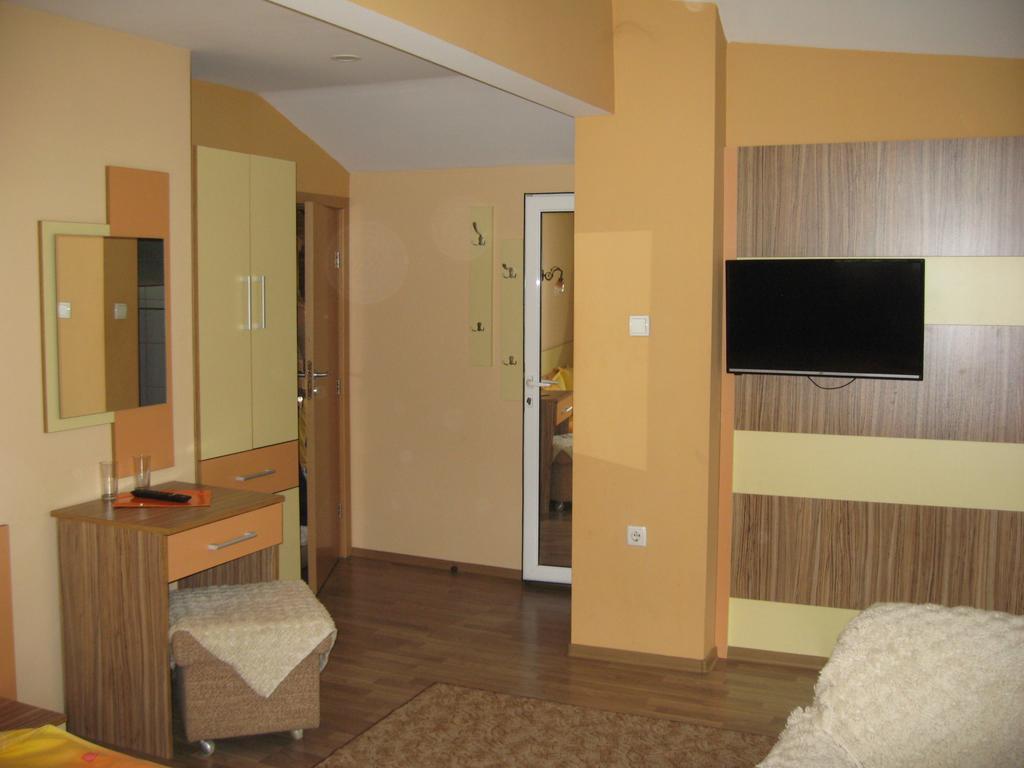 Guest House Lori Тетевен Екстериор снимка