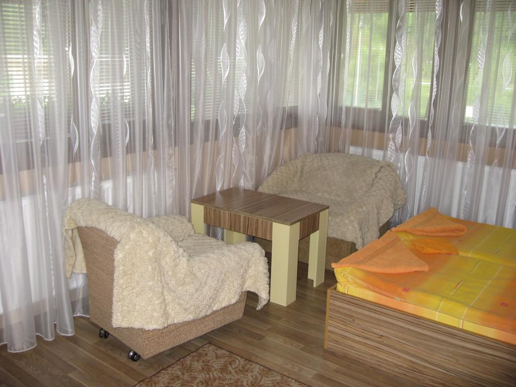 Guest House Lori Тетевен Екстериор снимка