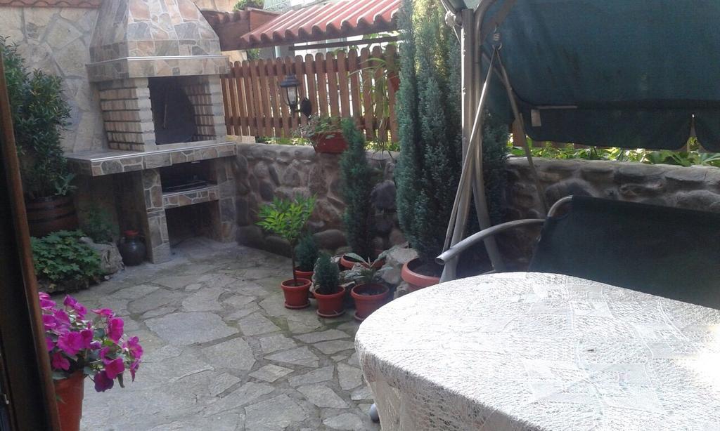 Guest House Lori Тетевен Екстериор снимка